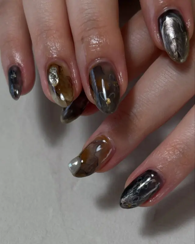 💅🎨投稿はこちら 》 》 @azuki__warm 

 
ニュアンス、インクもミラーパウダーも🕊️

参考写真よりアレンジいたしました

design course 120min 11,000

－－－－－－－－－－－

One color 　8000〜
magnet 　　9000〜
Art design  10000〜

【 ⏫ ジェルオフ込み、育成ケアにて 】

長さ出し　　880
亀裂　　　　660
ロング料金　1100〜

オプション　110〜
立体パーツ　330〜770
特殊アート　550〜

－－－－－－－－－－－

〒 福岡県古賀市筵内（むしろうち🌼）
駐車場、駐輪場　有り

【 自爪育成 しながらジェルネイルを楽しむ 】

・4週間浮かないネイル
・爪が小さくて、ジェルネイルするのが恥ずかしい
・ジェルネイルで気分を上げる！

当店は、自爪育成（爪のピンクを伸ばす）しながら
ジェルネイルを楽しめるお店です 💅🎨

育成に特化した
【 ネイルケア、爪の形、ジェルネイルの形 】
にこだわっております。

ご予約は、公式LINEもしくはホットペッパーより

＊自爪育成専門 warm Nail room 古賀店＊

　当店は、自宅サロンとなります
　予約確定後、正確な住所をお教えします

【#古賀市#福津市#新宮町#自爪育成#深爪#マムシ爪#貝爪#ハイポニキウム#爪のピンクを伸ばしたい#パラジェル#持ち込み#マグネット#長さ出し#フィルイン#ジェル#ネイルケア#ニュマンス#ワンカラー#フット#フラッシュ#インク#長さ出し#古賀市ネイル#福津市ネイル新宮ネイル#秋ネイル#冬ネイル#春ネイル#夏ネイル#ブライダルネイル#デザインネイル】